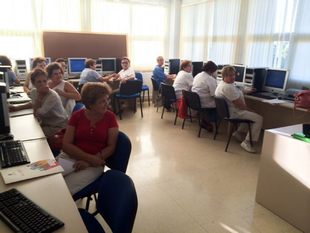 Trabajadores del Ayuntamiento torreño aprenden a sacarle punta al ordenador - 1, Foto 1