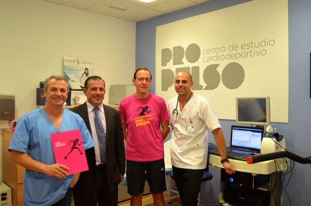 De izda. A dcha. Doctor Tomás Zamora; Pedro Mateo, Director Médico de Hospital La Vega; Miguel Ángel Cámara, Alcalde de Murcia; y el doctor Antonio Torres, Foto 1