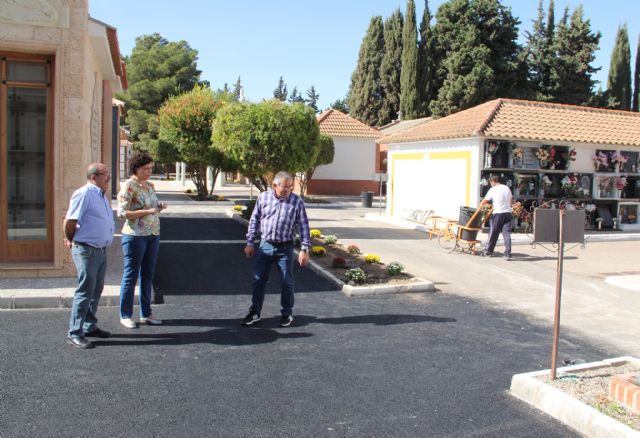 Nuevo asfalto y pintura, más de 1.000 plazas de aparcamiento y más servicio de transporte público en el Cementerio Municipal para el Día de los Santos - 1, Foto 1