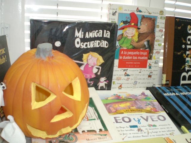 La Biblioteca Municipal se prepara para la festividad de Halloween con la decoración de la sección infantil y una selección de lecturas sobre esta temática - 4, Foto 4