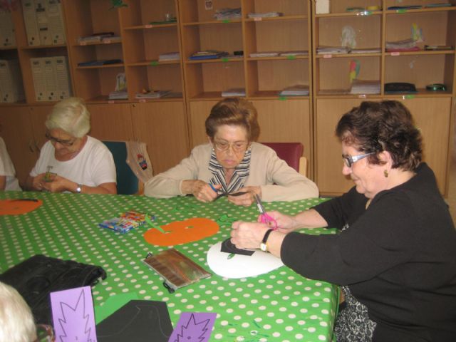 Brujas y calabazas se adueñan de los Centros de Día de El Algar y Los Dolores - 1, Foto 1