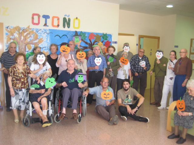 Brujas y calabazas se adueñan de los Centros de Día de El Algar y Los Dolores - 2, Foto 2
