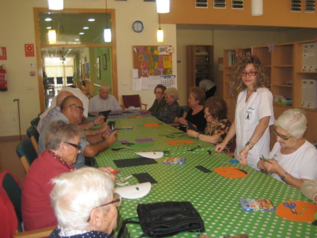 Brujas y calabazas se adueñan de los Centros de Día de El Algar y Los Dolores - 3, Foto 3