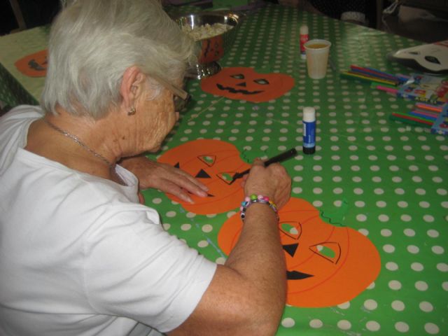 Brujas y calabazas se adueñan de los Centros de Día de El Algar y Los Dolores - 4, Foto 4