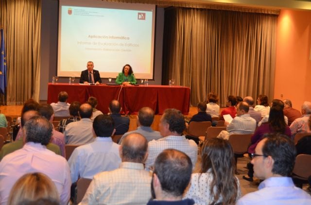 Fomento crea una aplicación informática para conocer el estado de conservación del parque inmobiliario existente en la Región - 1, Foto 1