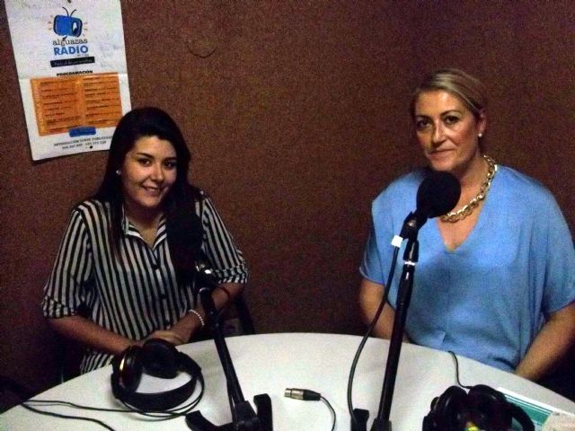 La periodista y escritora en ciernes Blanca Martínez Pérez, al habla en la radio pública local - 2, Foto 2