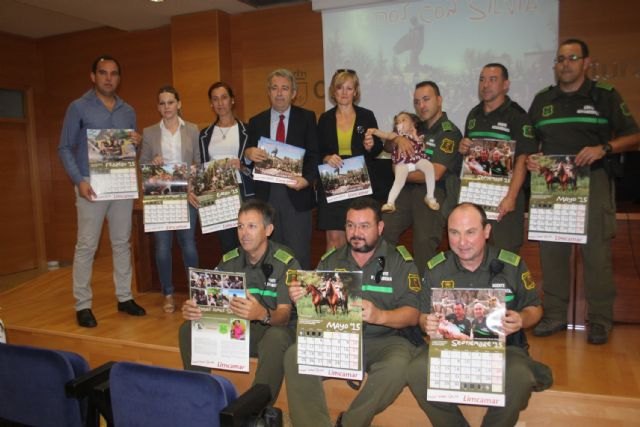 Agentes medioambientales prestan su imagen en un calendario solidario para recaudar fondos para una niña afectada por una encefalopatía - 1, Foto 1