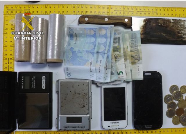 La Guardia Civil desmantela dos activos puntos de distribución de droga, en Abarán y Archena - 2, Foto 2