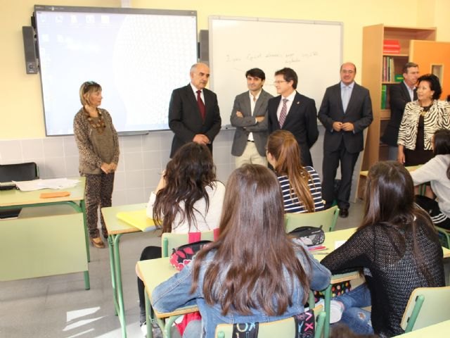 Garre afirma que la inauguración del nuevo IES Ramón Arcas Meca acredita el compromiso del Gobierno regional con la reconstrucción de Lorca - 2, Foto 2