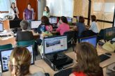 Una veintena de mujeres concluyen con éxito un taller de informática organizado por el Ayuntamiento de Águilas