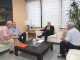 Reunión del consejero Manuel Campos con el presidente de la sociedad Puerto Deportivo Isla Plana