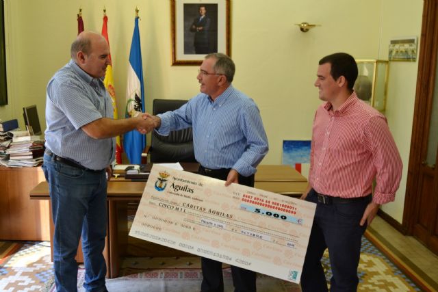 Cáritas recibe un nuevo cheque-donativo del Ayuntamiento de Águilas - 1, Foto 1