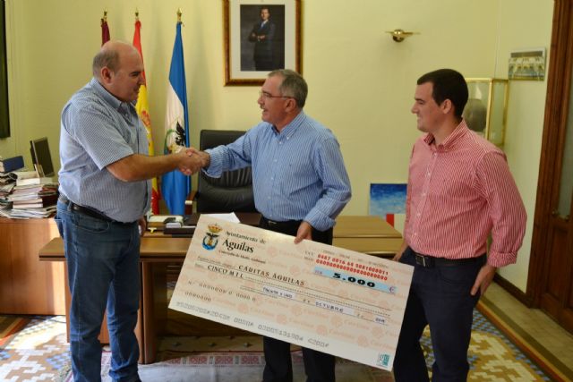 Cáritas recibe un nuevo cheque-donativo del Ayuntamiento de Águilas - 1, Foto 1
