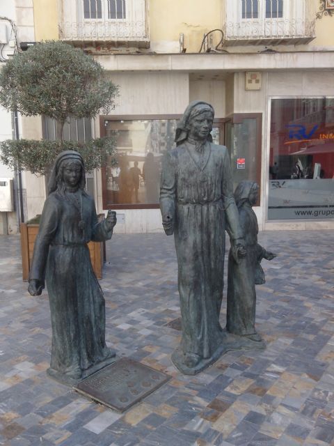 MC propone la instalación de cámaras como medida disuasoria ante el enésimo acto vandálico contra el monumento al Procesionista - 1, Foto 1