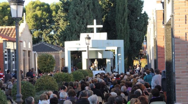 El Ayuntamiento incrementa el servicio de transporte público y habilita un millar de plazas de aparcamiento en el Cementerio San Damián para el Día de los Santos 2014 - 1, Foto 1