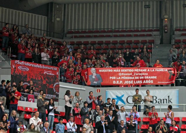 Una afición de 1 - 1, Foto 1