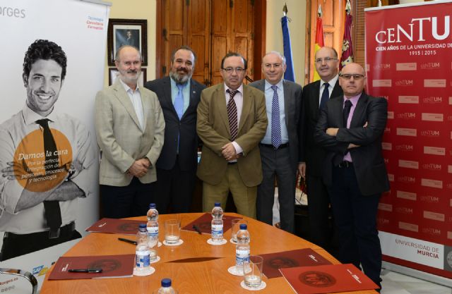 La Universidad de Murcia suscribe un convenio para enseñar informática de gestión en las empresas - 1, Foto 1