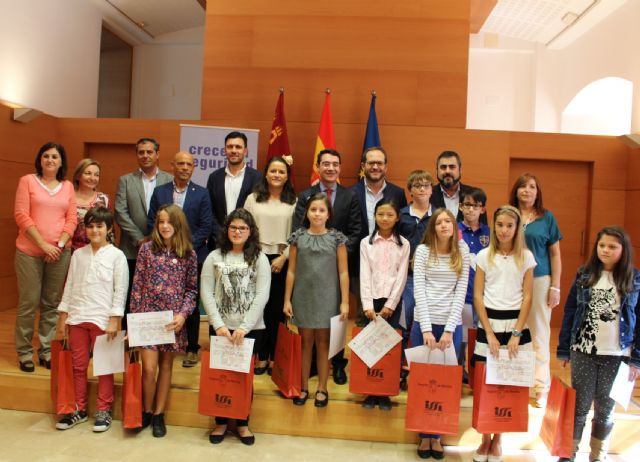 La alumna jumillana Gemma Guardiola, galardonada en la fase regional del concurso Crece en Seguridad - 2, Foto 2