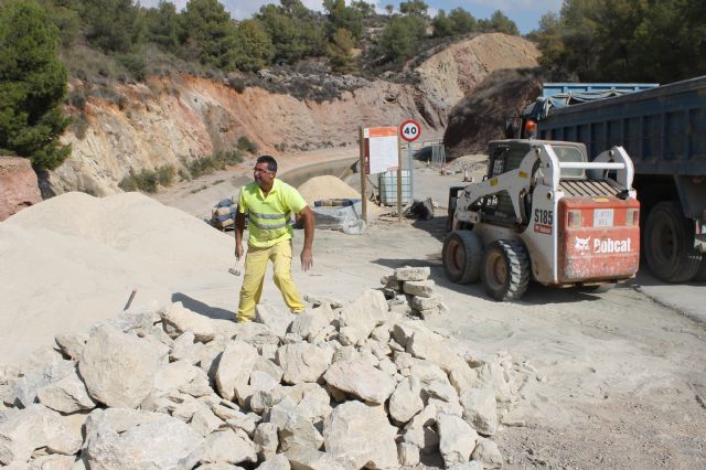 Las Concejalas de Medio Ambiente y Obras y Servicios informan sobre los aparcamientos que se construyen en la zona del Trasvase, Foto 2