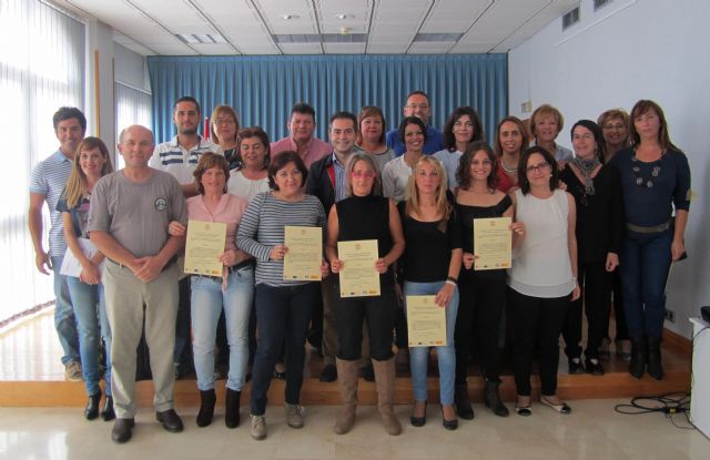Un total de 15 vecinos de Lorquí finalizan su formación como auxiliares de viveros y jardines - 1, Foto 1
