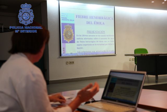 El Cuerpo Nacional de Policía realiza cursos de actuación operativa ante una persona con síntomas de padecer el virus del Ébola. - 2, Foto 2