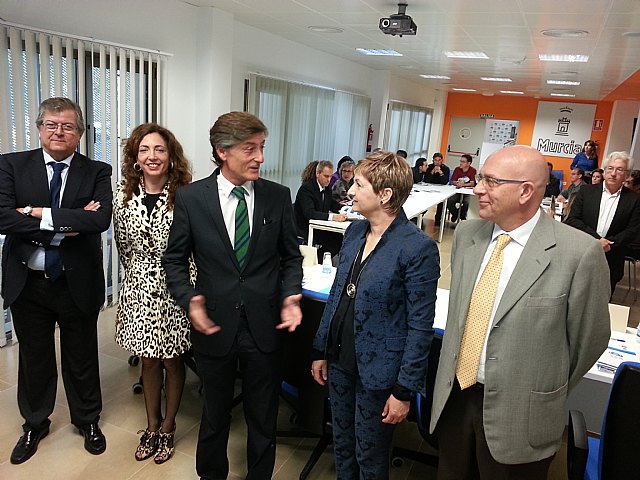 El Ayuntamiento y los colegios profesionales se unen para poner en marcha el programa “Murcia-Inicia Asesora” - 1, Foto 1