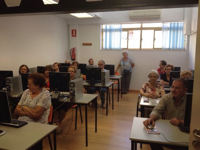 Curso “Iniciación a la Informática e Internet” para personas mayores - 1, Foto 1