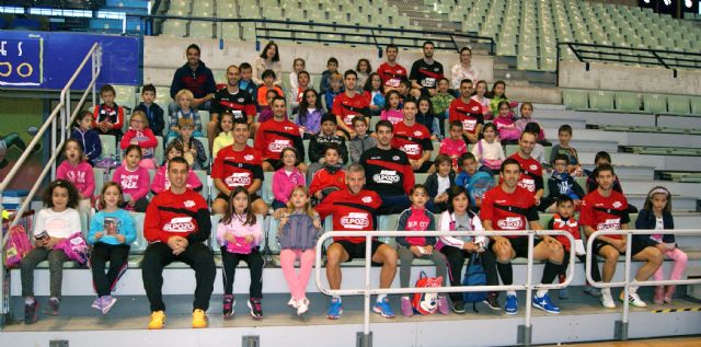 El CEIP Ricardo Codorniú visita a ElPozo Murcia para darle suerte en la Copa - 2, Foto 2