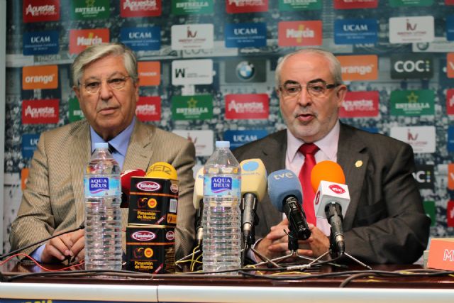 El UCAM Murcia CB - Tuenti Móvil Estudiantes, a beneficio de la Asociación Española Contra Cáncer - 2, Foto 2