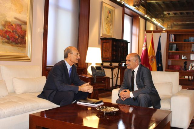 El jefe del Ejecutivo murciano recibe al presidente del Consejo Escolar de la Región de Murcia - 1, Foto 1