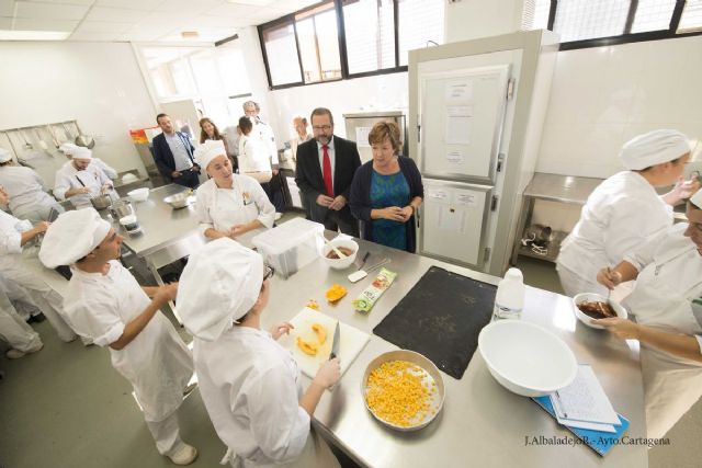 La Escuela de Hostelería forma a los futuros profesionales del sector turístico - 2, Foto 2