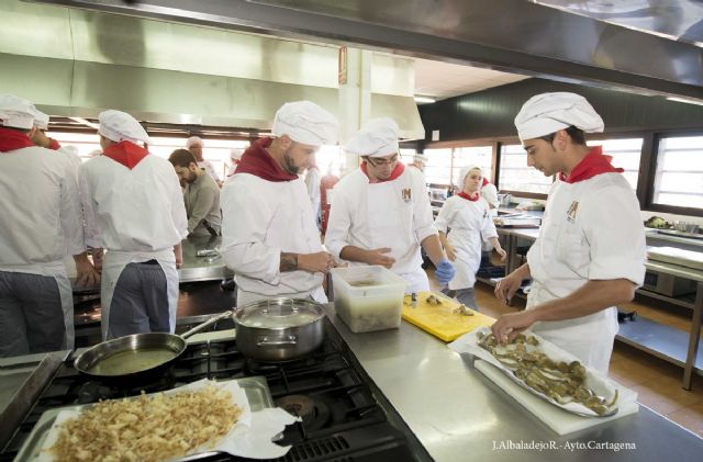 La Escuela de Hostelería forma a los futuros profesionales del sector turístico - 4, Foto 4