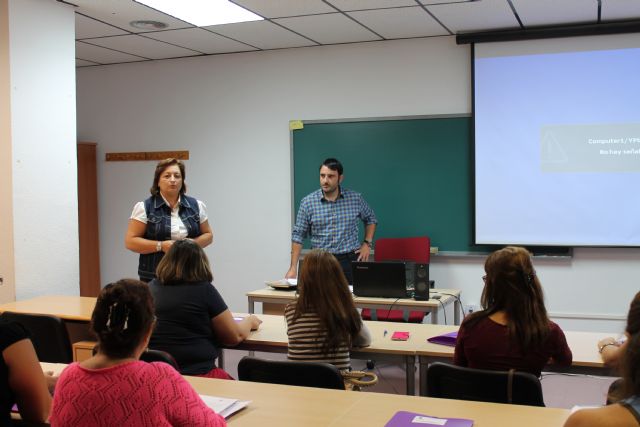 La Concejala de Mujer forma a empresarias y emprendedoras en la gestin de su negocio, Foto 4