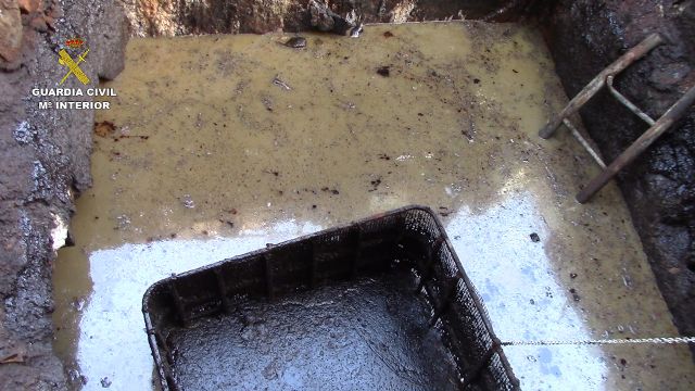 La Guardia Civil desmantela una trama dedicada al almacenamiento y el vertido ilegal de residuos peligrosos - 5, Foto 5