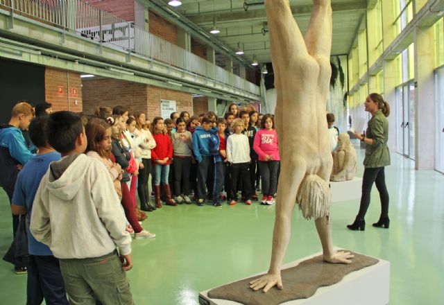 600 escolares visitan la exposición 'Itinerancias: Talla Contemporánea' en la Sala de Exposiciones del Complejo Cultural Auditorio de Puerto Lumbreras - 1, Foto 1