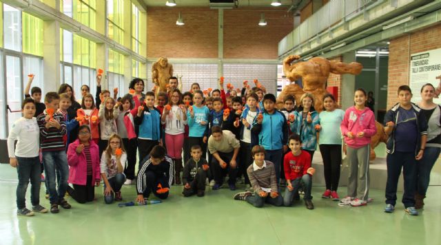 600 escolares visitan la exposición 'Itinerancias: Talla Contemporánea' en la Sala de Exposiciones del Complejo Cultural Auditorio de Puerto Lumbreras - 2, Foto 2