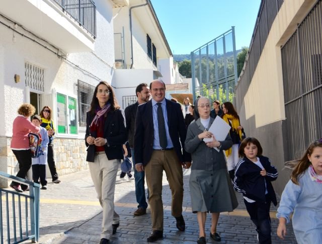 Educación analiza con la Federación Española de Religiosos la implantación del bilingüismo en más de una treintena de sus colegios - 1, Foto 1