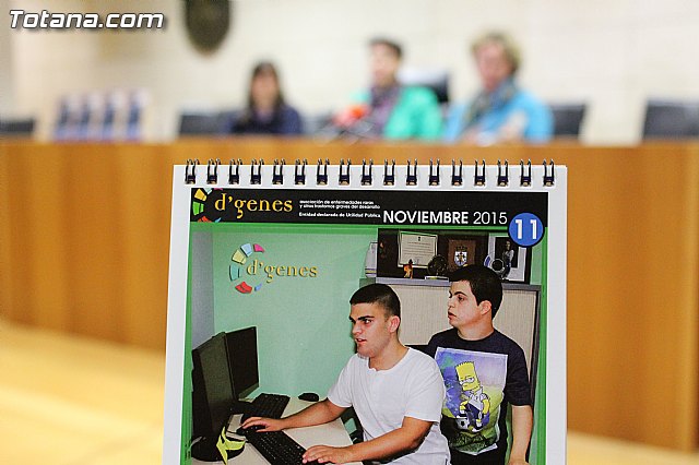 Se presenta el nuevo calendario del 2015 que DGenes edita cada año, una iniciativa solidaria para recaudar fondos - 7