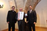José Luis Mendoza recibe la Gran Cruz de la Orden de Santa María