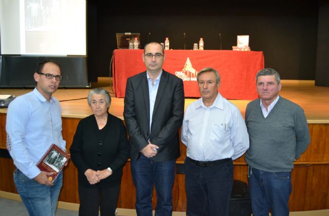 Presentado el libro-disco 'Música y Fiestas de Navidad. Recordando a Domingo Hernández García' - 1, Foto 1