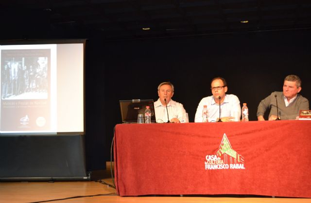 Presentado el libro-disco 'Música y Fiestas de Navidad. Recordando a Domingo Hernández García' - 2, Foto 2