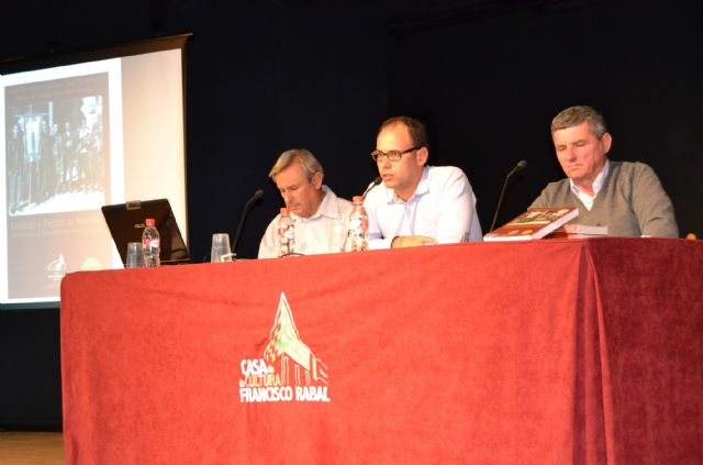 Presentado el libro-disco 'Música y Fiestas de Navidad. Recordando a Domingo Hernández García' - 3, Foto 3