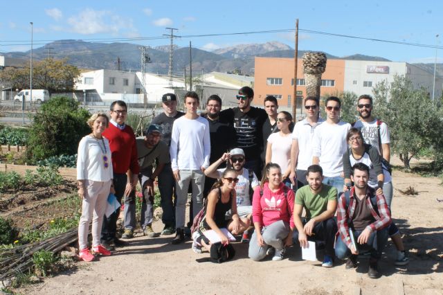 Alumnos de la UCAM visitan los huertos ecolgicos, Foto 1