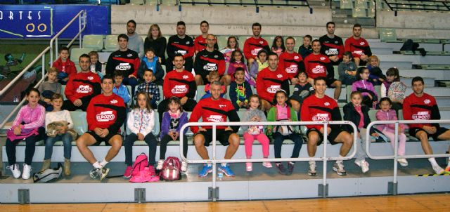Los escolares del CEIP Ricardo Codorni visitan a ElPozo Murcia FS, Foto 1