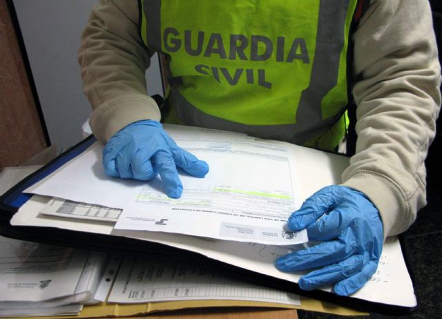 La Guardia Civil detiene al propietario de un local por simular atracos para estafar a aseguradoras - 1, Foto 1