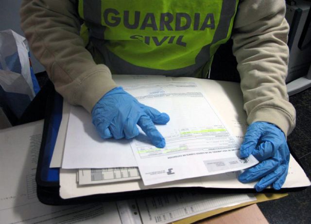 La Guardia Civil detiene al propietario de un local por simular atracos para estafar a aseguradoras - 2, Foto 2