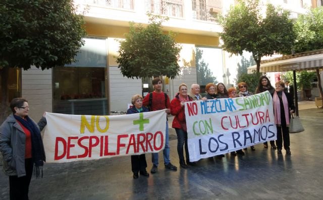 Casi seiscientos vecinos de Los Ramos piden que no se traslade el consultorio de la pedanía al centro cultural - 1, Foto 1