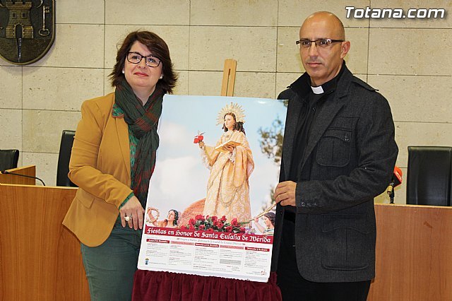 Más de 2.000 carteles con la tradicional imagen de Santa Eulalia recogen los actos religiosos que arrancan el 8 de diciembre con la Romería, Foto 1