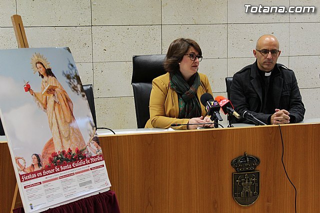 Más de 2.000 carteles con la tradicional imagen de Santa Eulalia recogen los actos religiosos que arrancan el 8 de diciembre con la Romería, Foto 2