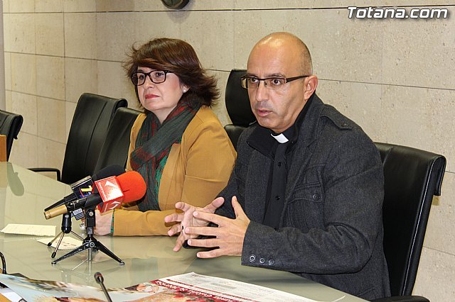 Más de 2.000 carteles con la tradicional imagen de Santa Eulalia recogen los actos religiosos que arrancan el 8 de diciembre con la Romería, Foto 3